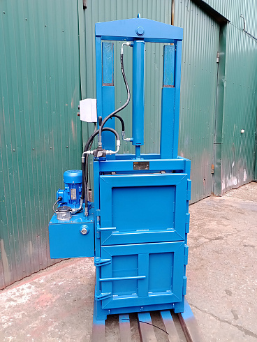 Пресс вертикальный пакетировочный макулатурный  «ГИДРОМАШ-В8»