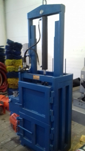 Пресс вертикальный пакетировочный макулатурный  «ГИДРОМАШ-В8»